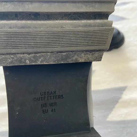 Chelsea Boot - Picture 3 of 6